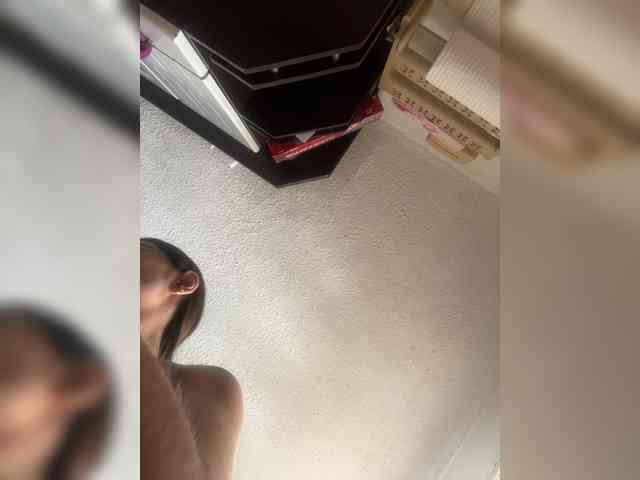 SallyeLeins webcam