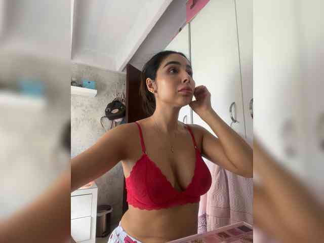 Model: SallyeLeins