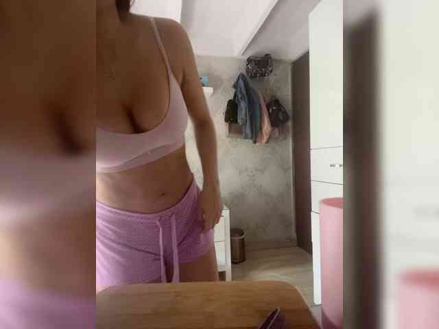 Model: SallyeLeins