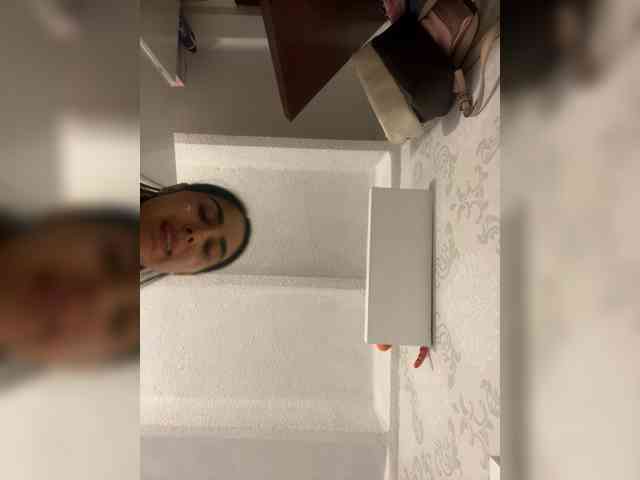 SallyeLeins webcam