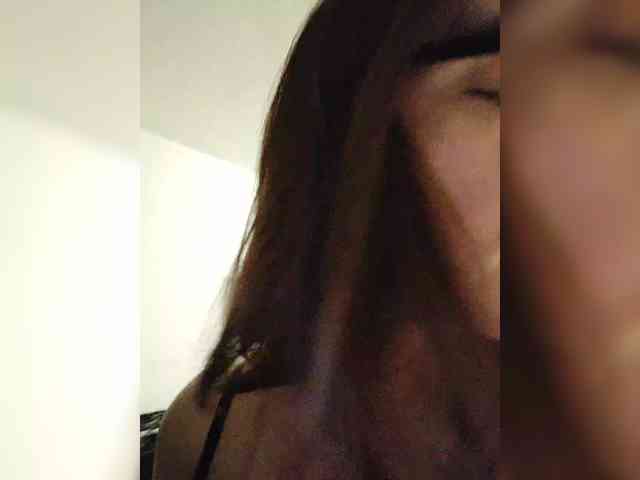 Flammeee's cam show statistics and live stream