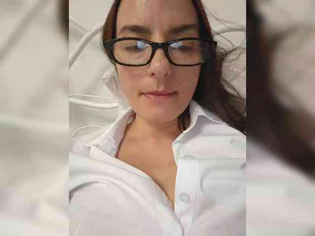 Flammeee's cam show statistics and live stream