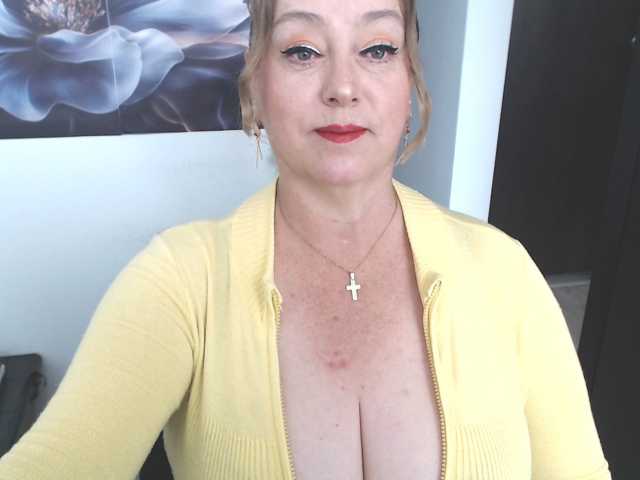 sweetsalo, live now on BongaCams