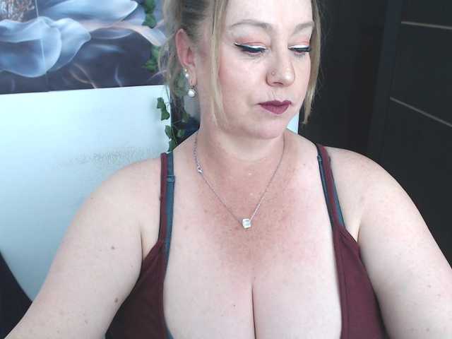 sweetsalo live cam on UnifiedCams