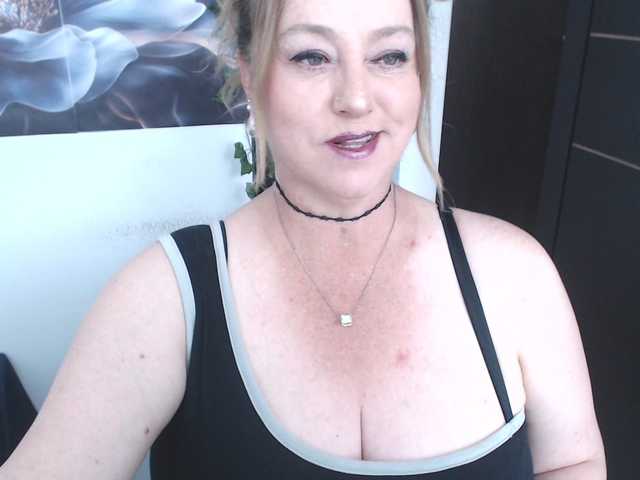 sweetsalo live cam on BongaCams