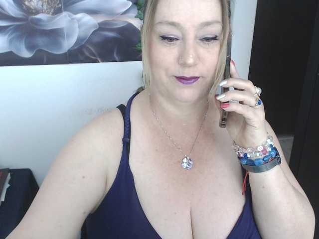 sweetsalo live cam on BongaCams
