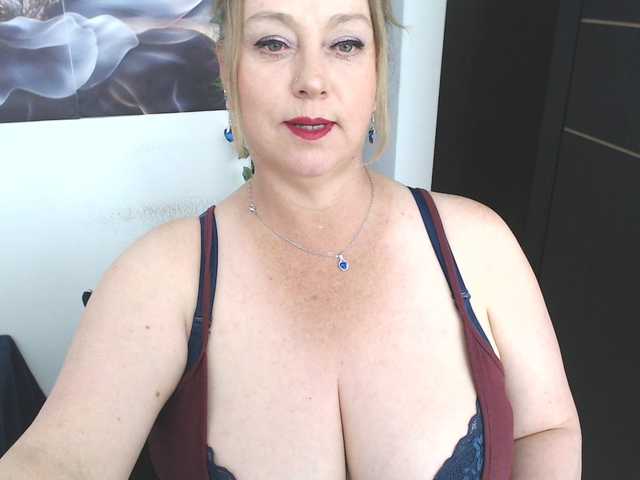 sweetsalo live cam on BongaCams
