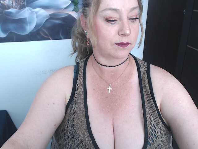 sweetsalo live cam on BongaCams