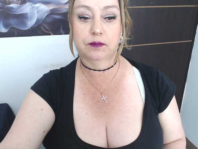 sweetsalo live cam on BongaCams
