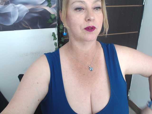 sweetsalo live cam on BongaCams