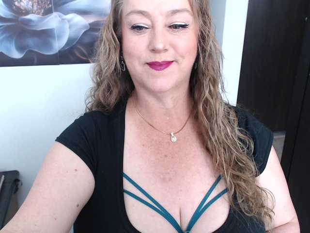 sweetsalo live cam on BongaCams