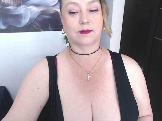 sweetsalo live cam on BongaCams