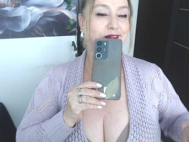 sweetsalo live cam on BongaCams