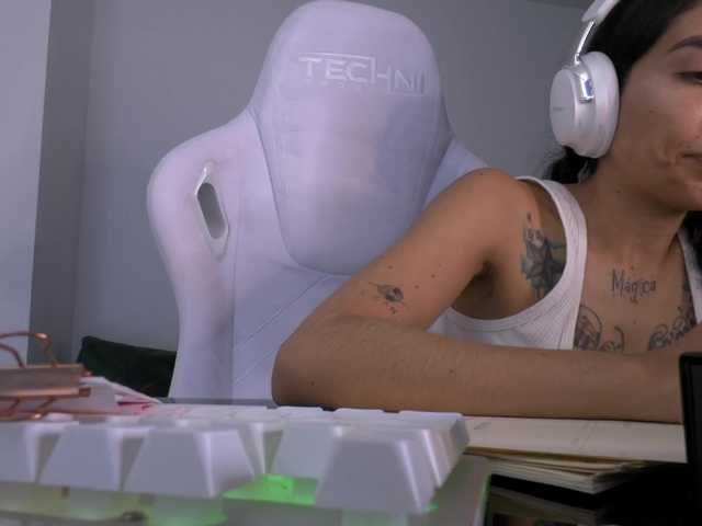 juanita-fox live cam on BongaCams