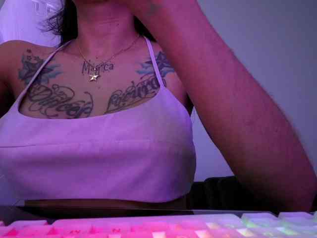 Juanita-Fox webcam