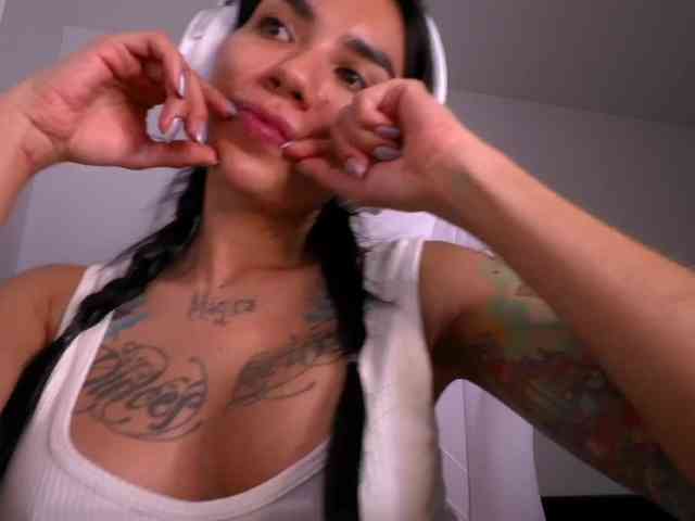 Juanita-Fox webcam