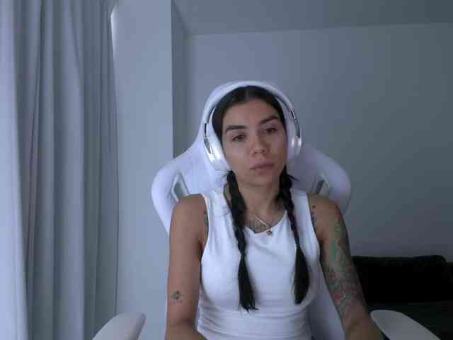 Juanita-Fox webcam