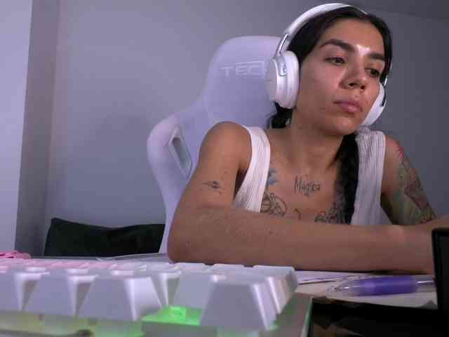 Juanita-Fox webcam