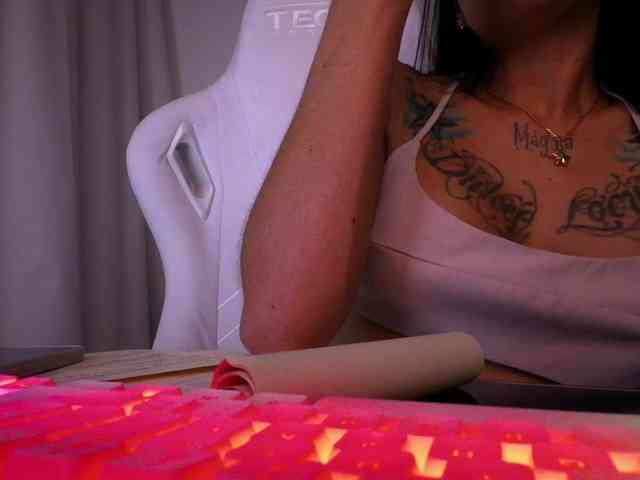 Juanita-Fox webcam