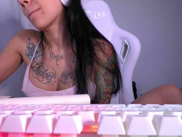 Juanita-Fox webcam
