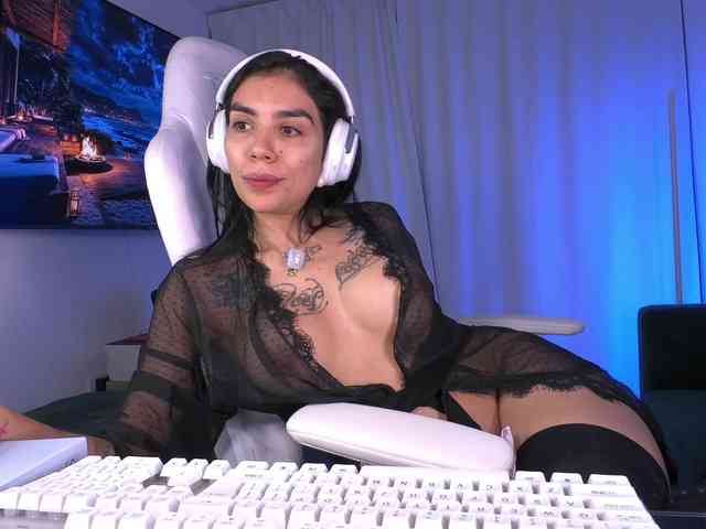 Model: Juanita-Fox