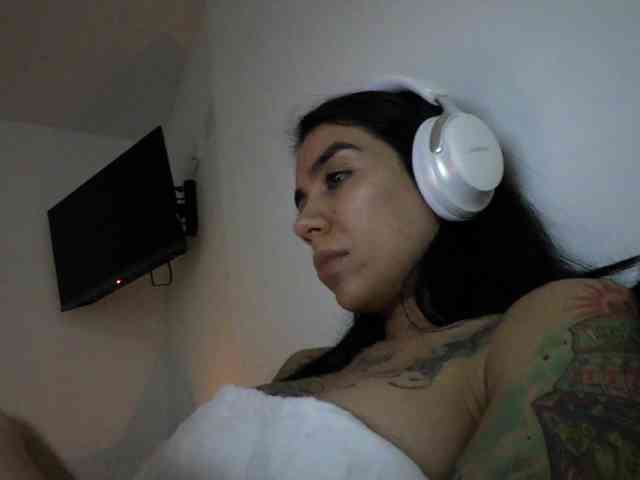 Juanita-Fox webcam