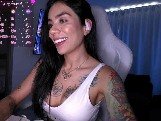 Model: Juanita-Fox