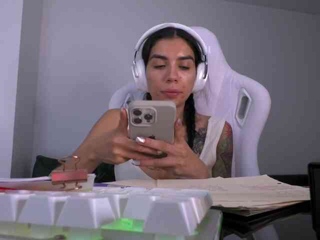 Juanita-Fox webcam