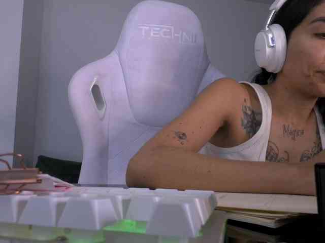 Juanita-Fox webcam