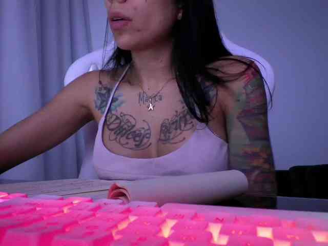 Juanita-Fox webcam