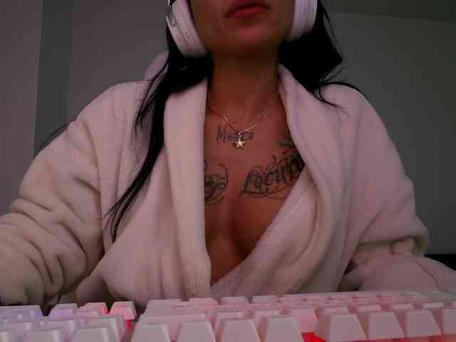Juanita-Fox webcam
