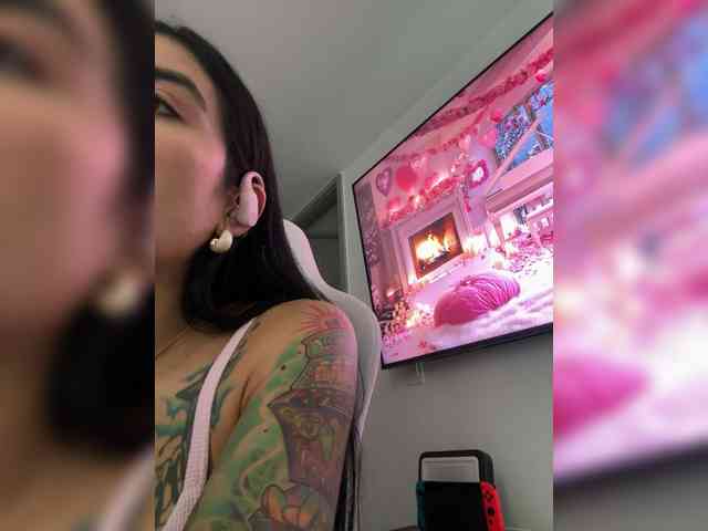 Juanita-Fox webcam