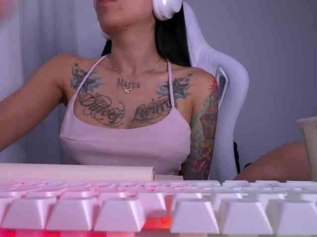 Juanita-Fox webcam