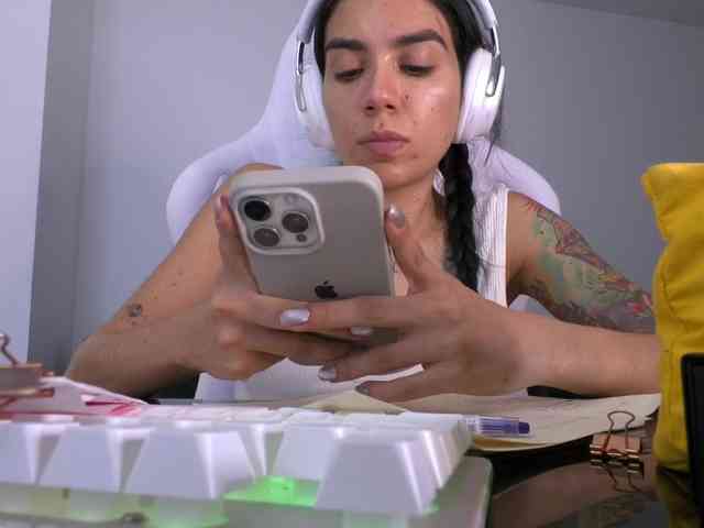 Juanita-Fox webcam