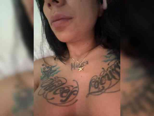 Juanita-Fox webcam