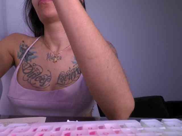 Juanita-Fox webcam