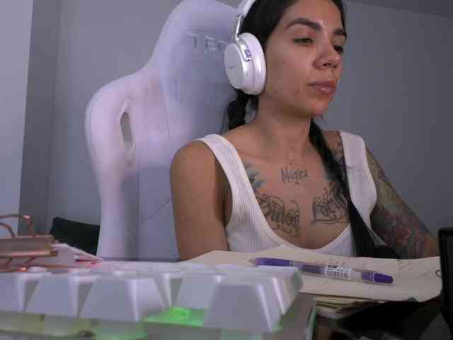 Juanita-Fox webcam