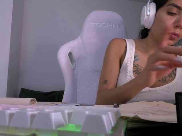 Juanita-Fox webcam