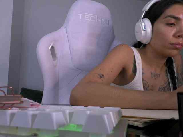Juanita-Fox webcam
