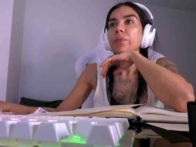 Juanita-Fox webcam