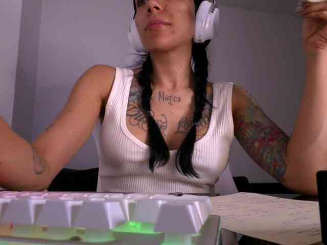 Juanita-Fox webcam