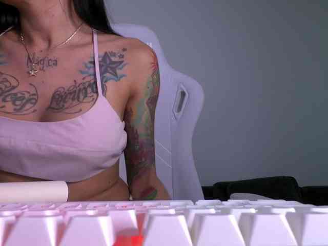 Juanita-Fox webcam