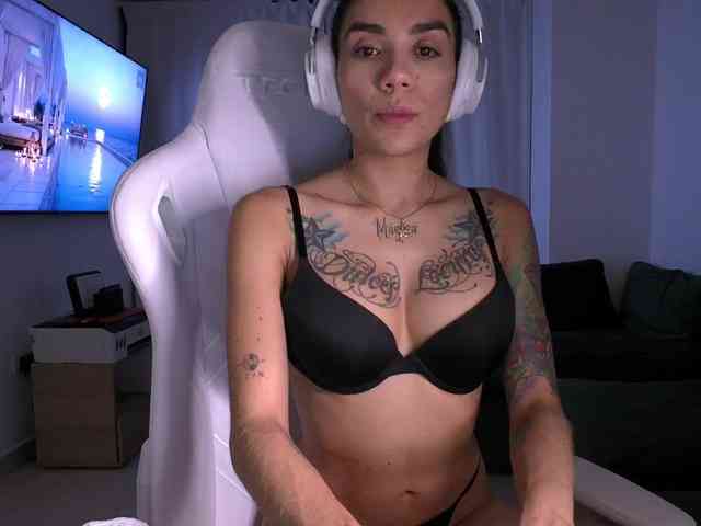 Juanita-Fox webcam