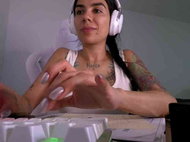 Juanita-Fox webcam