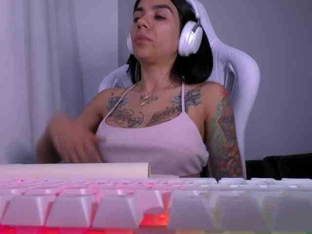 Juanita-Fox webcam