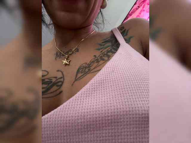 Juanita-Fox webcam