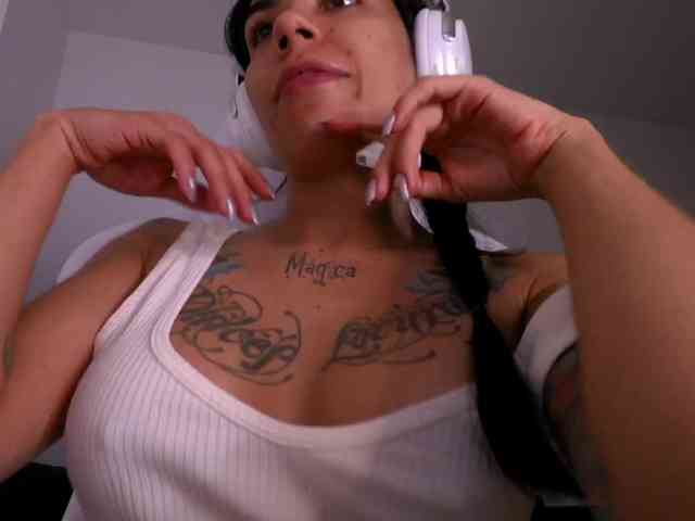 Juanita-Fox webcam