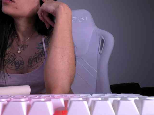 Juanita-Fox webcam