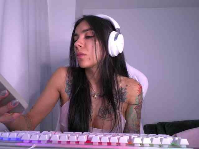 Juanita-Fox webcam