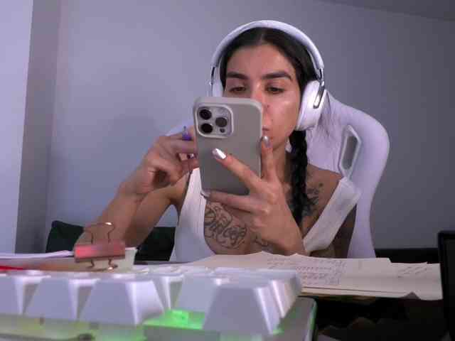 Juanita-Fox webcam